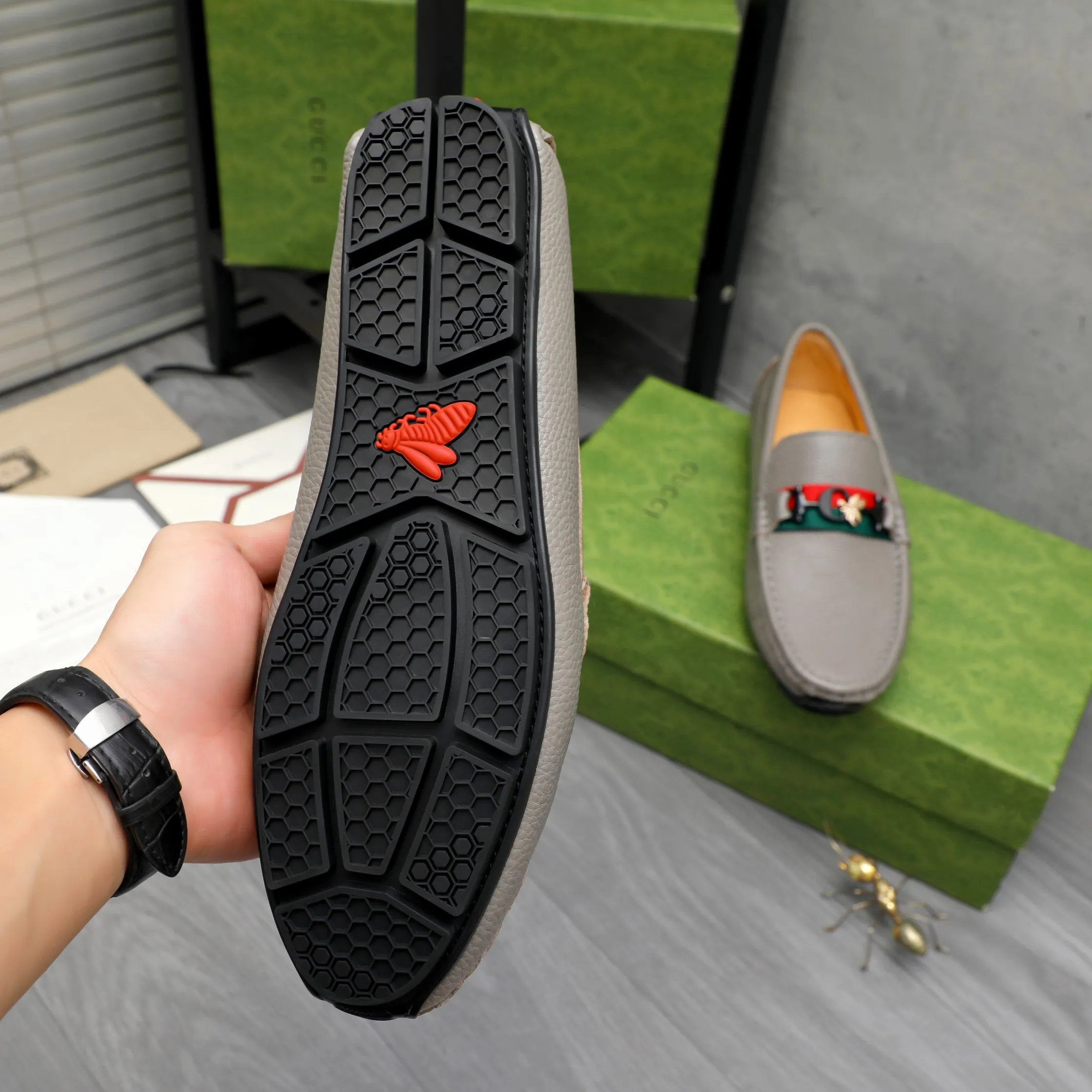 Men's shoes 💰360 Product trademark: GUCCI "Gucci" casual slip-on men's shoes Regular size: 38-45 Product materials: Selected pebbled cowhide upper, pigskin lining, rubber outsole